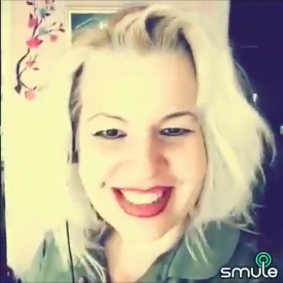 Meet your Posher, Christine 🇨🇦 💕 - Picture 5 of 17